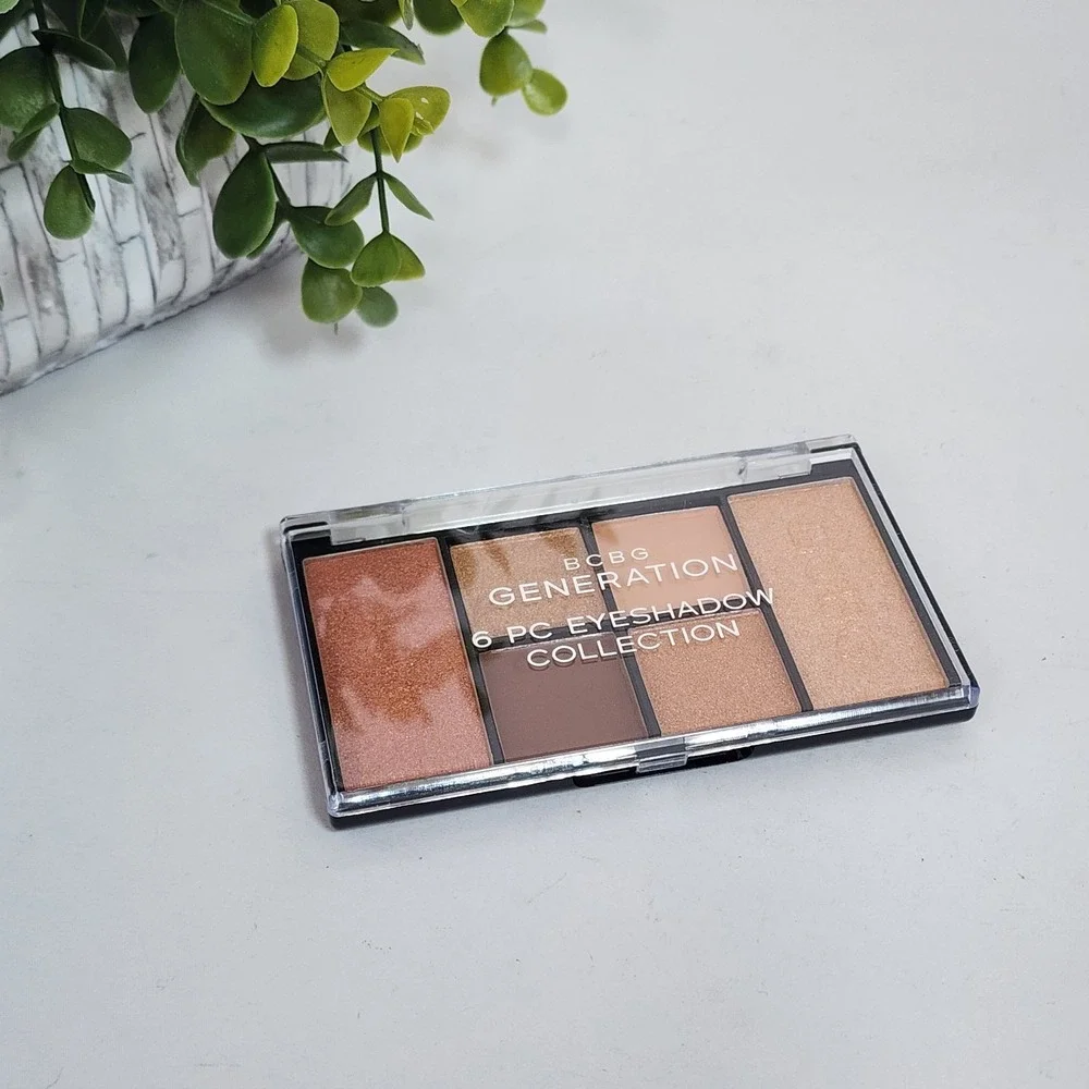 BCBG Generation Warm Brown Eyeshadow Palette Pressed Powder Matte / Shimmer